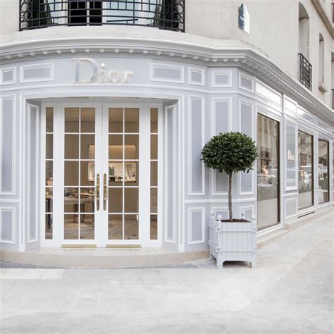 christian Dior address in paris